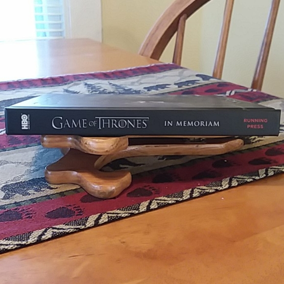 NEW Game of Thrones In Memoriam Character Book - Picture 3 of 4